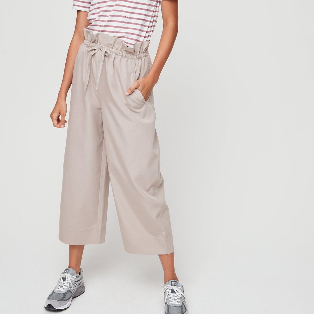 Aritzia The Group by Babaton Kerri Pants Size M NEW